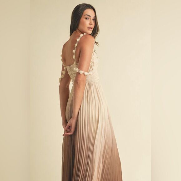927. OMBRÉ PLEATED MAXI DRESS - Picture 13 of 15